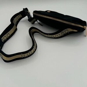 Lululemon 1L Everywhere Belt Bag Word Mark Black/Gold